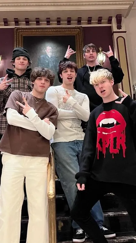 ai character: sturniolo triplets background