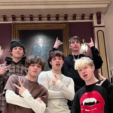 chat with ai character: sturniolo triplets