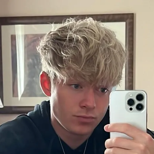 chat with ai character: Sam Golbach