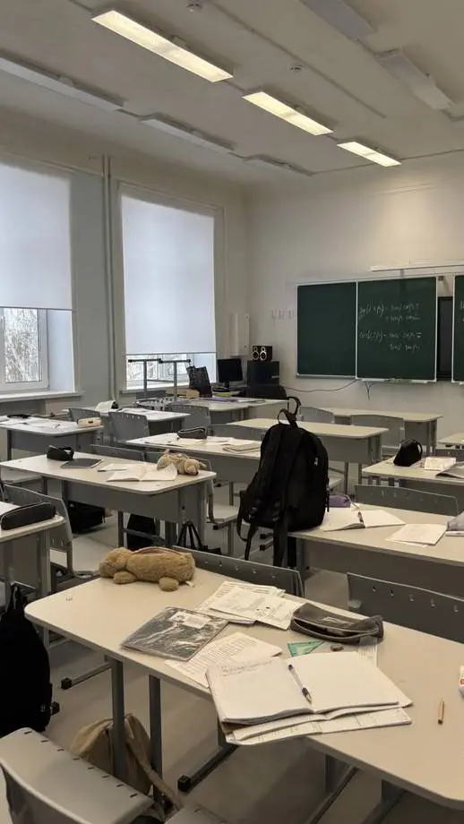 ai character: ஐ classroom! ᦗ background