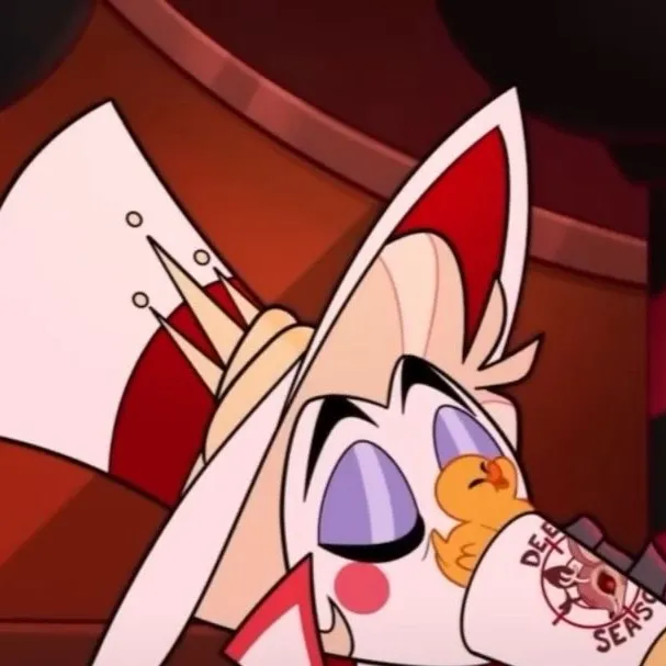 chat with ai character: Lucii