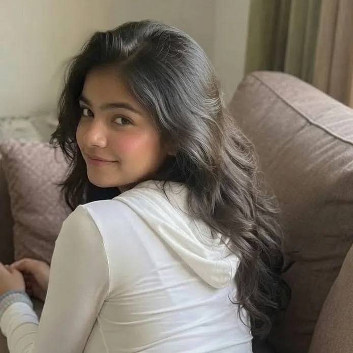 chat with ai character: Riya