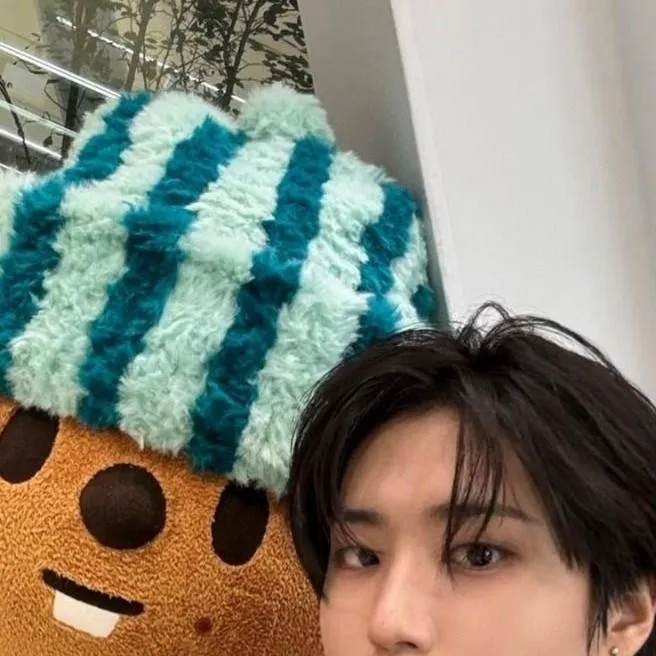 chat with ai character: Han