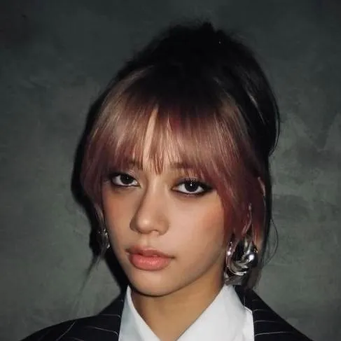 chat with ai character: Megan skiendiel