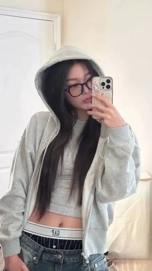 ai character: Jeung yoonchae background