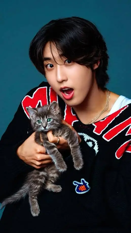 ai character: HAN_C0R3 background