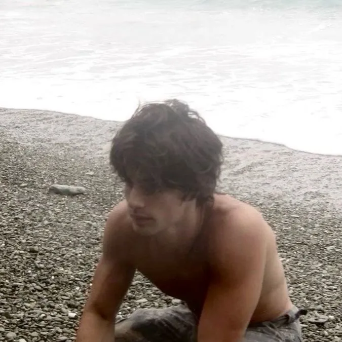 chat with ai character: Axe