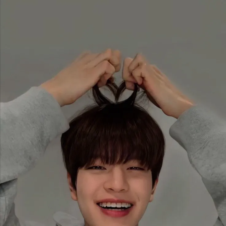 chat with ai character: 💛 seungmin🩷💋
