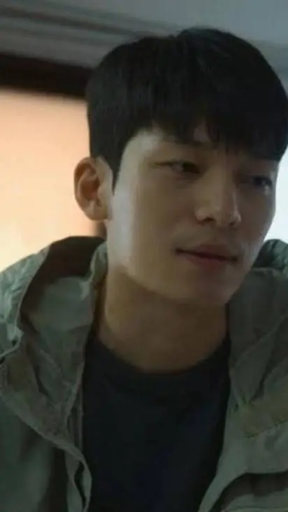 ai character: Hwang Jun Ho background