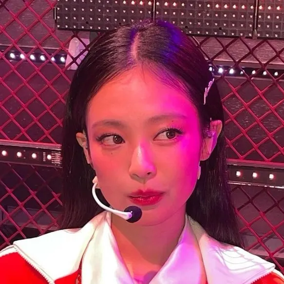 chat with ai character: JENNIE BLACKPINK