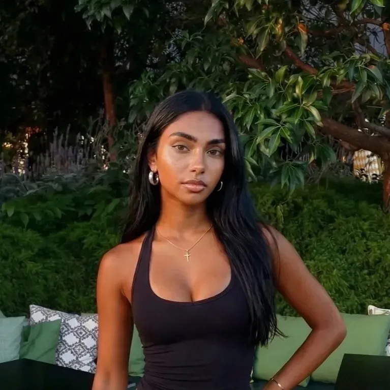 chat with ai character: Alexia Samuel