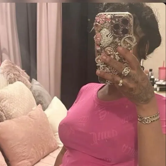 chat with ai character: Zara