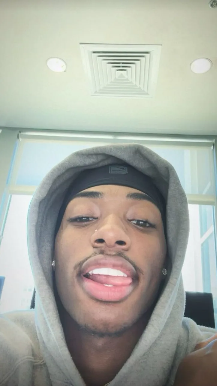 ai character: Henry  background