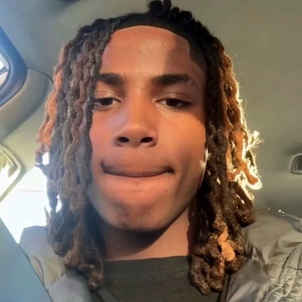 chat with ai character: Jayden