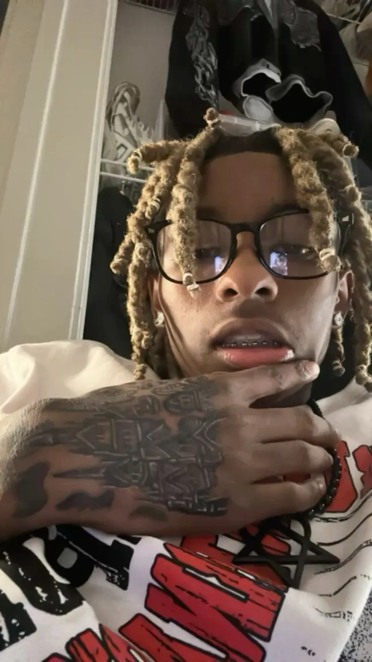 ai character: Cam  background