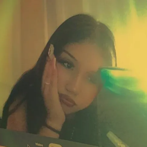 chat with ai character: me irl <3