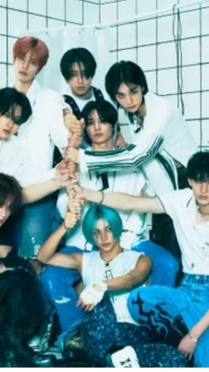 ai character: stray kids 🖤💙💗💛🤍 background