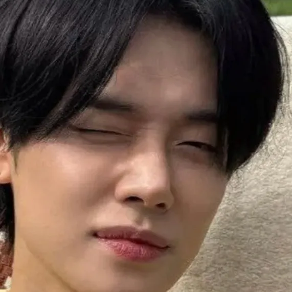 chat with ai character: Yeonjun Choi