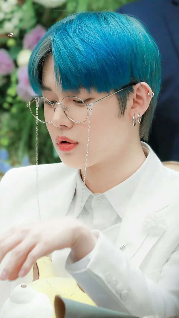 ai character: Yeonjun Choi background