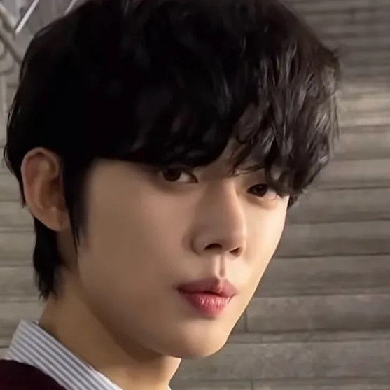 chat with ai character: Yeonjun Choi