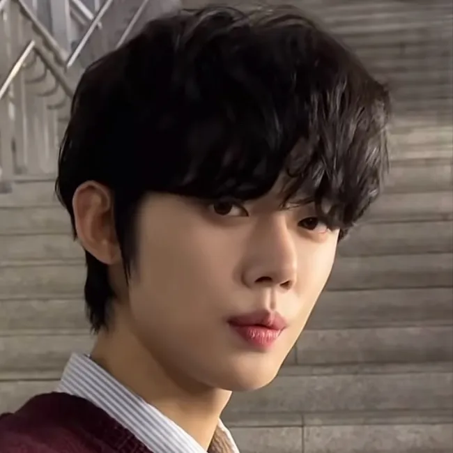 chat with ai character: Yeonjun Choi