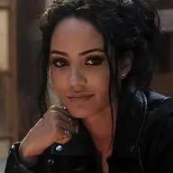 chat with ai character: Riley Davis