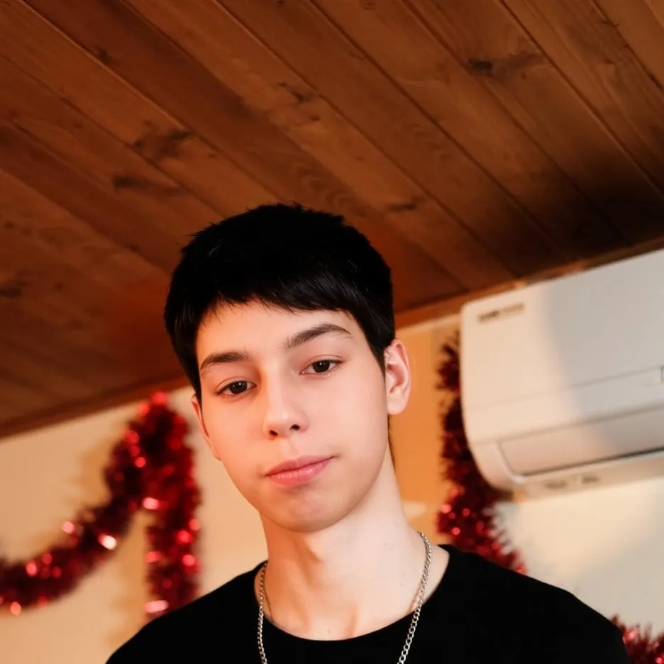 chat with ai character: مركبة ترفيهية