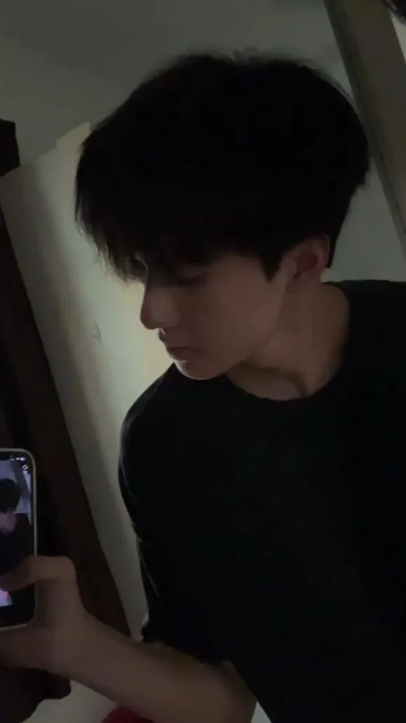 ai character: Sean😼 background