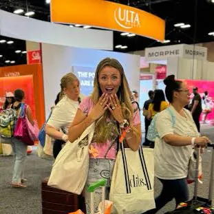 chat with ai character: Ulta beauty world