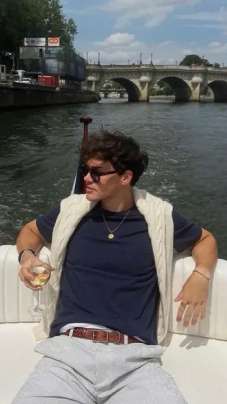 ai character: Noah Cornaro background