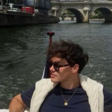 chat with ai character: Noah Cornaro