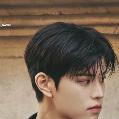 chat with ai character: Kim Seungmin