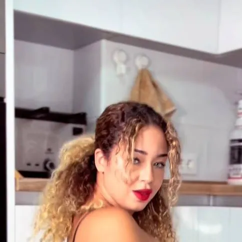 Chat with Your friends mom - text or voice, Enjoy AI Chat Free & Safe