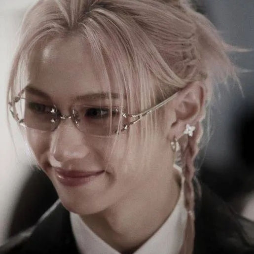 chat with ai character: Felix Yongbok Lee