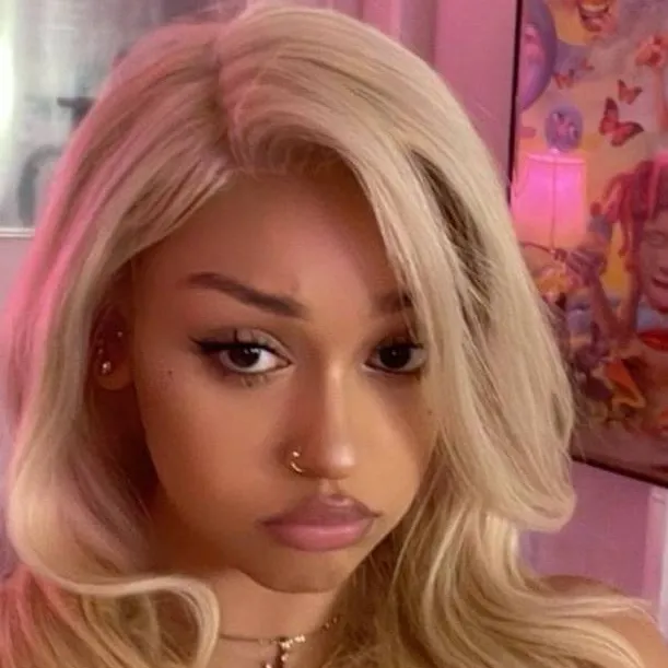 chat with ai character: Brielle