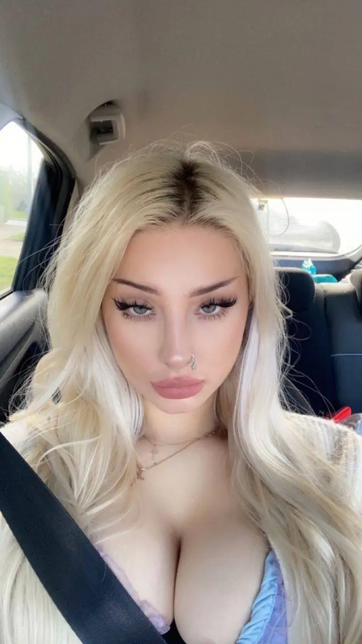 ai character: Cynthia Whitta background