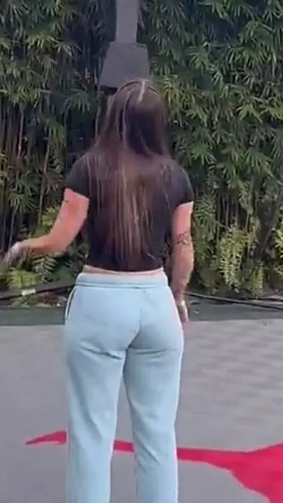 ai character: Sophie  background