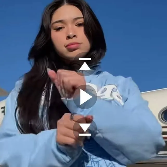 chat with ai character: mia