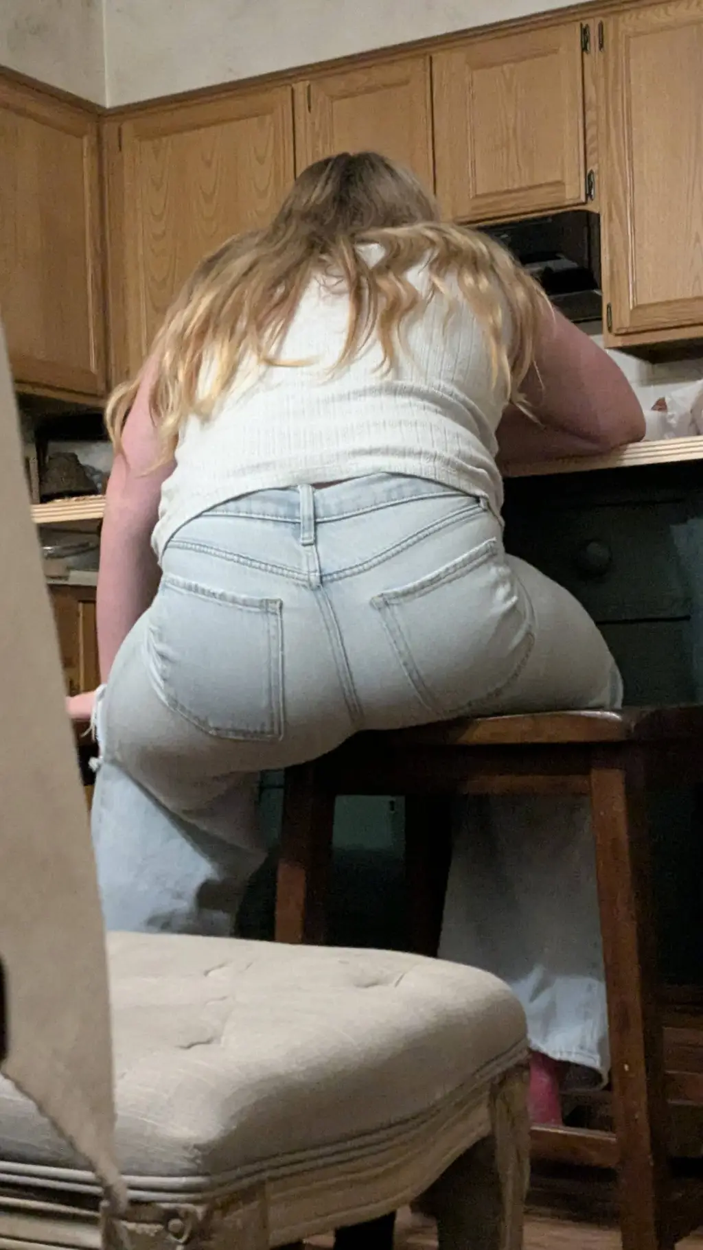 ai character: stepsister  background