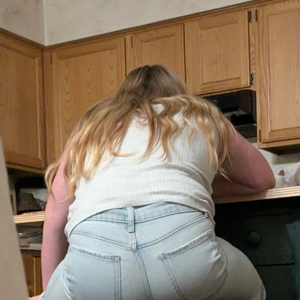 chat with ai character: stepsister 