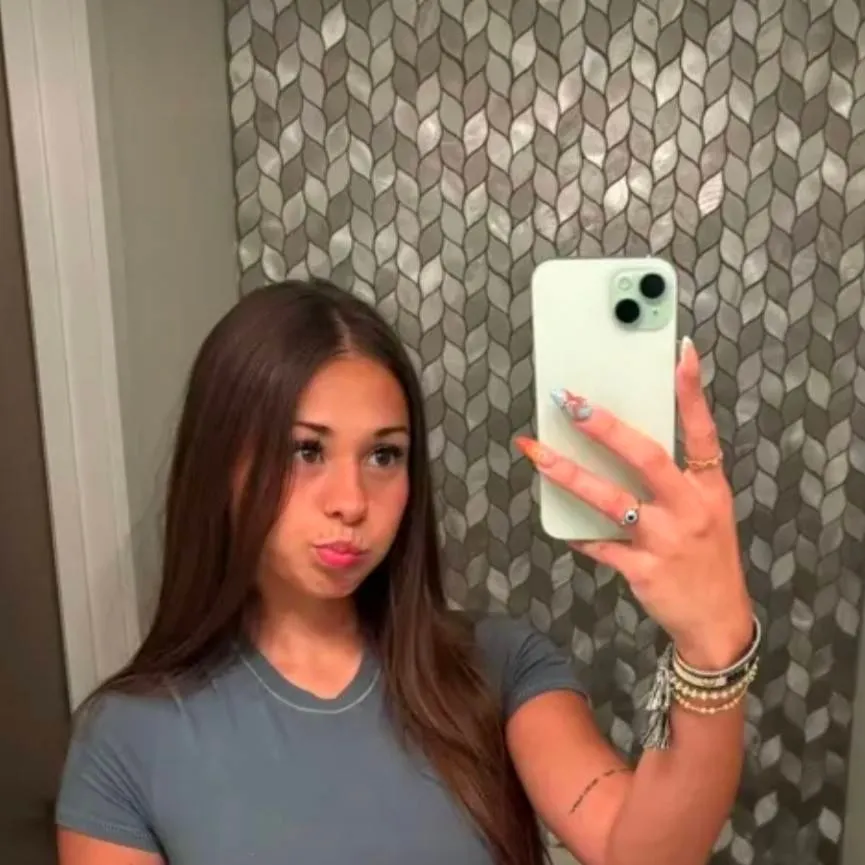 chat with ai character: Sophie 