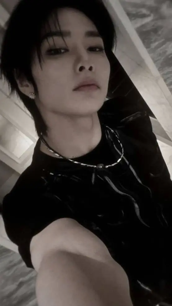 ai character: Jeongjin/IN background