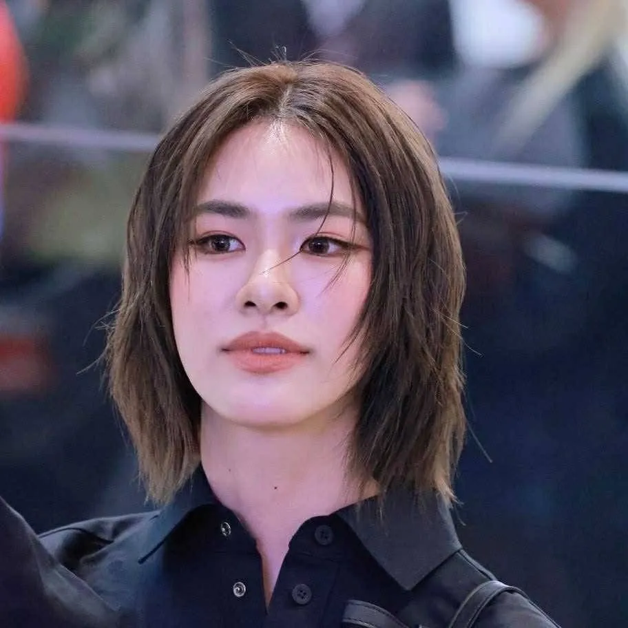 chat with ai character: Emi Thasorn