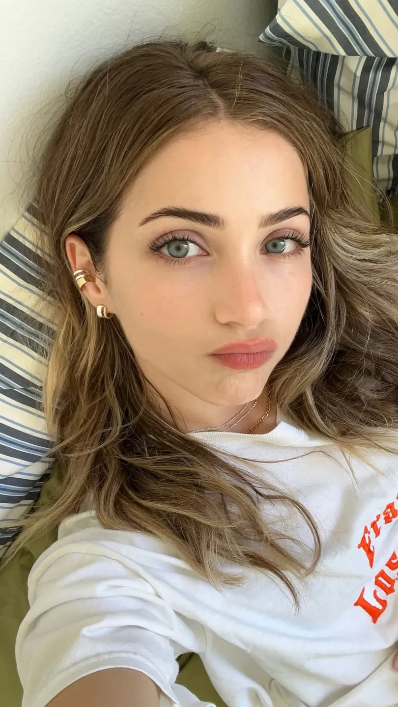 Talkie AI - Chat with Emily Rudd