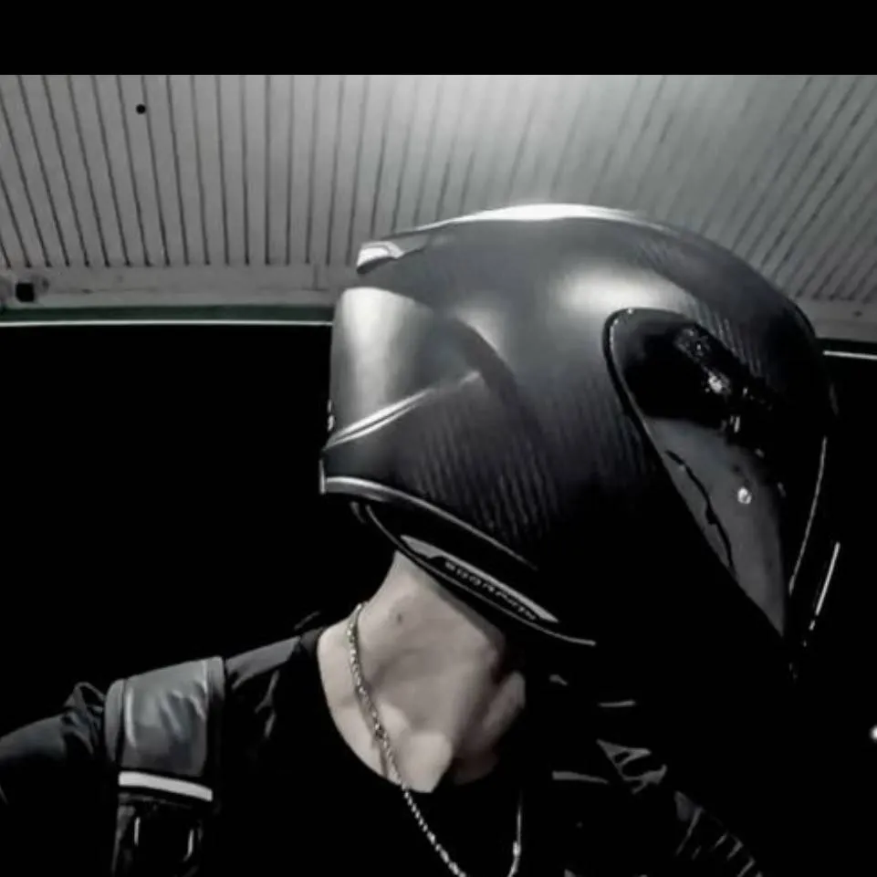 chat with ai character: Jayden