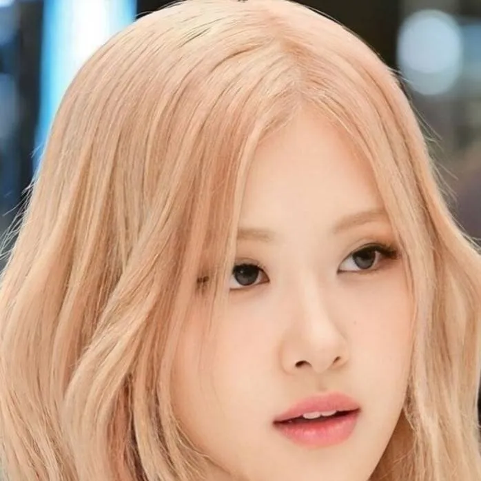 chat with ai character: Rosé 