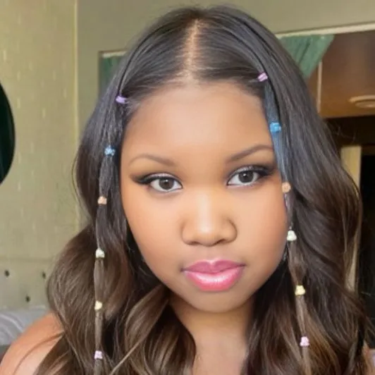 chat with ai character: Maya