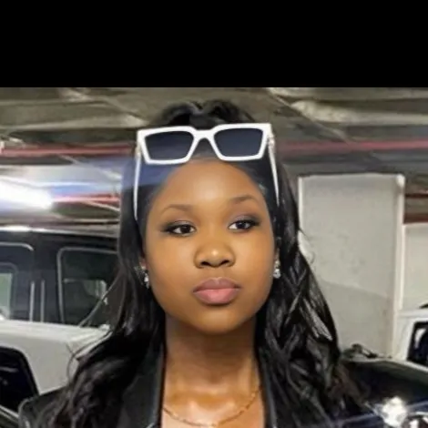 chat with ai character: 𝓐𝓵𝓮𝔁𝓪