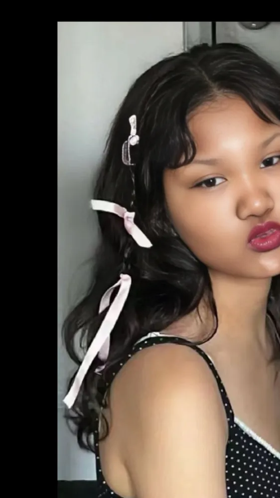 ai character: Nadia background