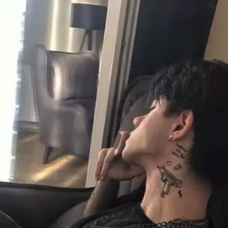 chat with ai character: Milosh 